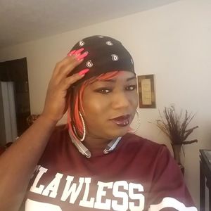 Meet your Posher, Desiree